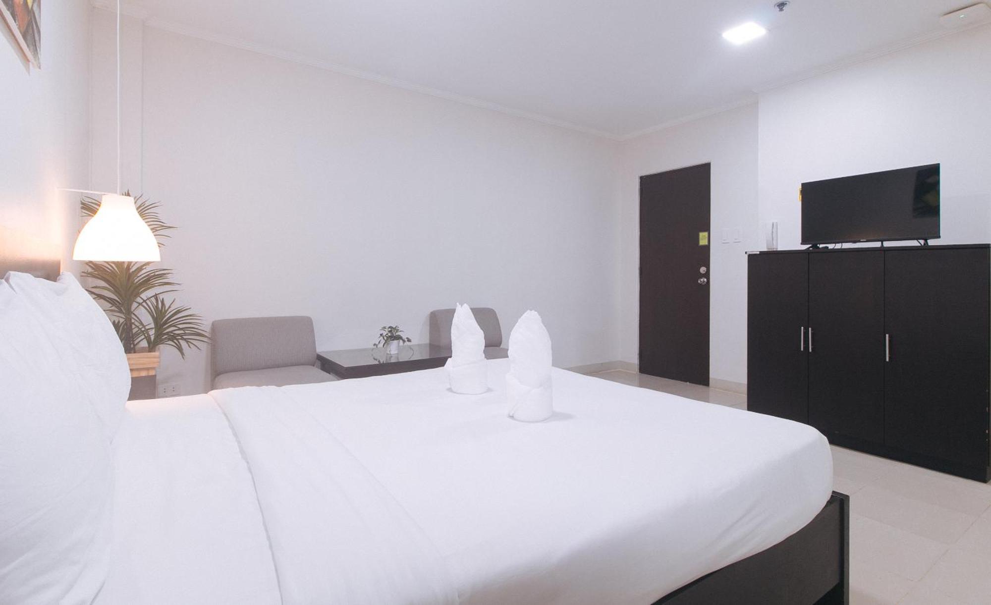 Urbanview At Evangelista Street Makati Макати Экстерьер фото
