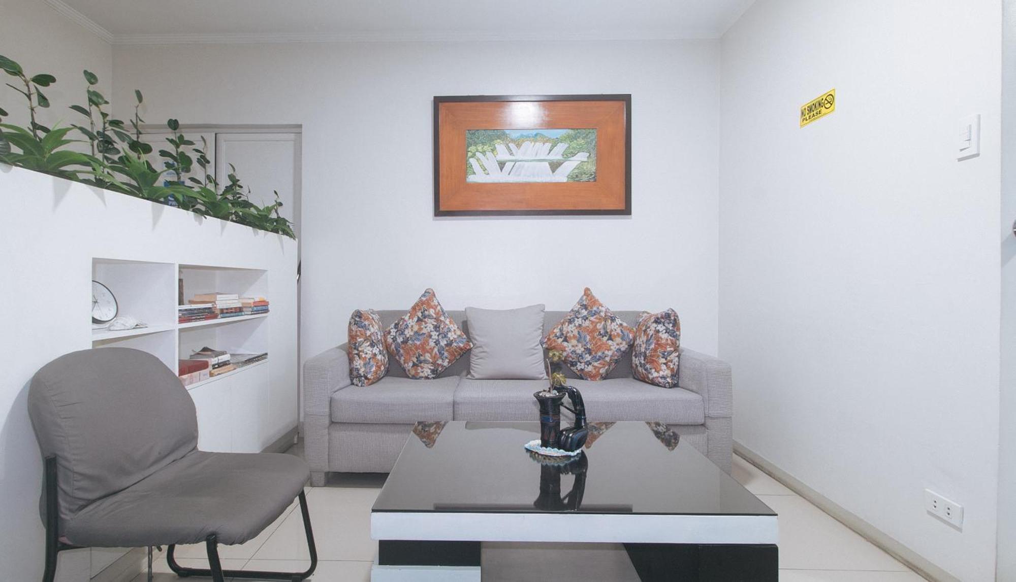 Urbanview At Evangelista Street Makati Макати Экстерьер фото