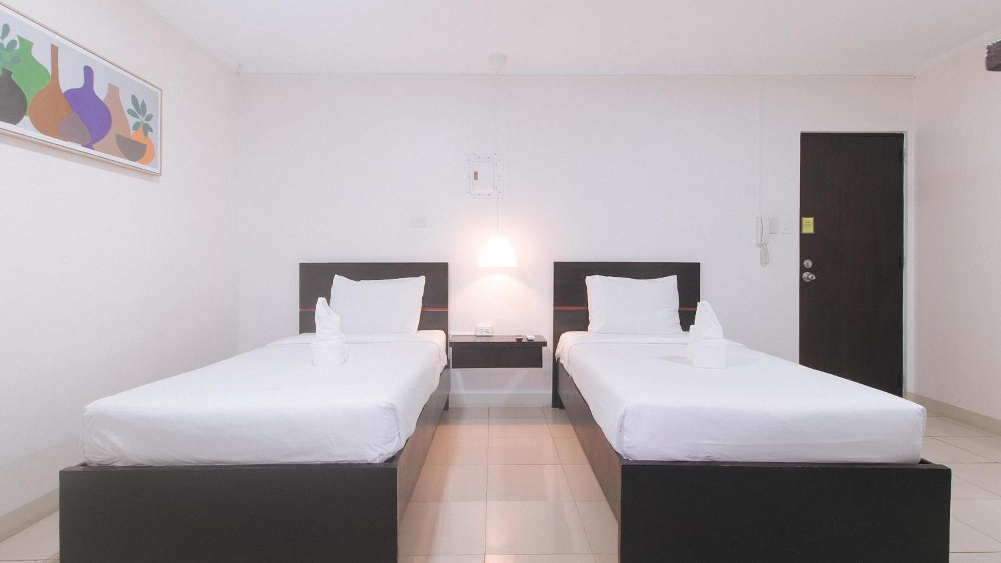 Urbanview At Evangelista Street Makati Макати Экстерьер фото