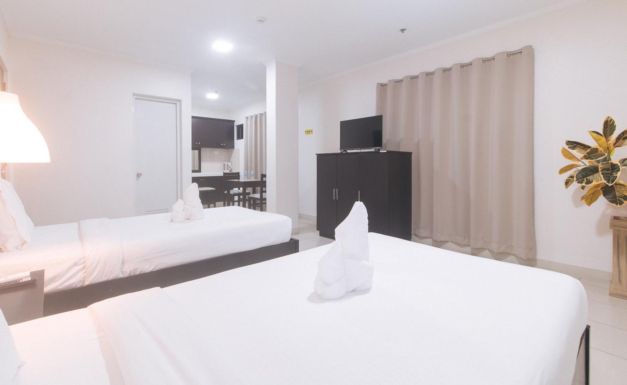 Urbanview At Evangelista Street Makati Макати Экстерьер фото