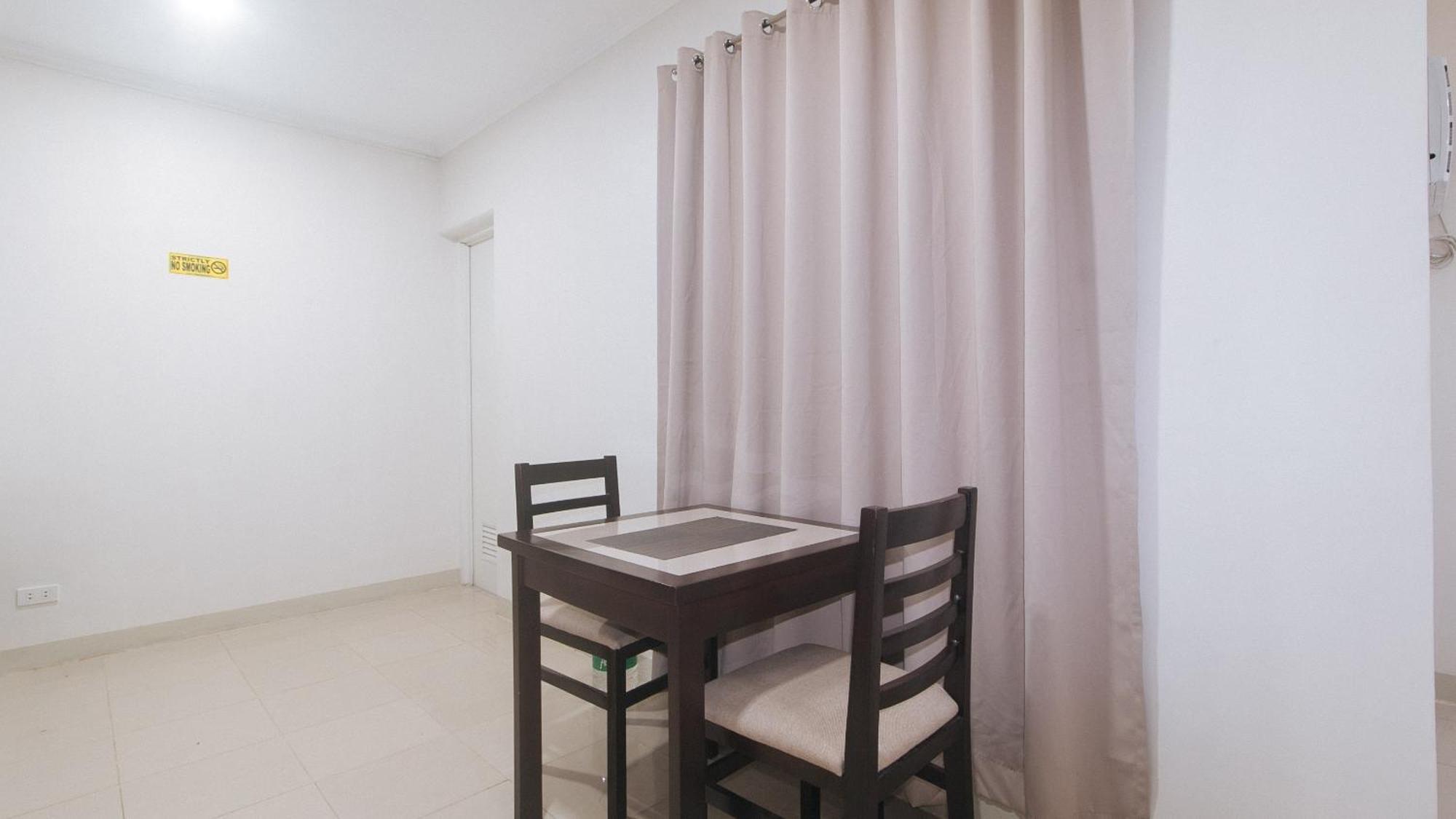 Urbanview At Evangelista Street Makati Макати Экстерьер фото
