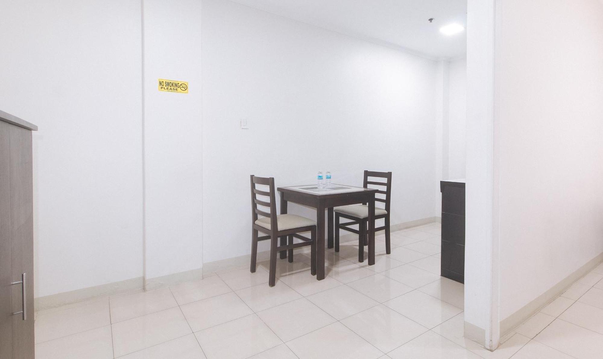 Urbanview At Evangelista Street Makati Макати Экстерьер фото