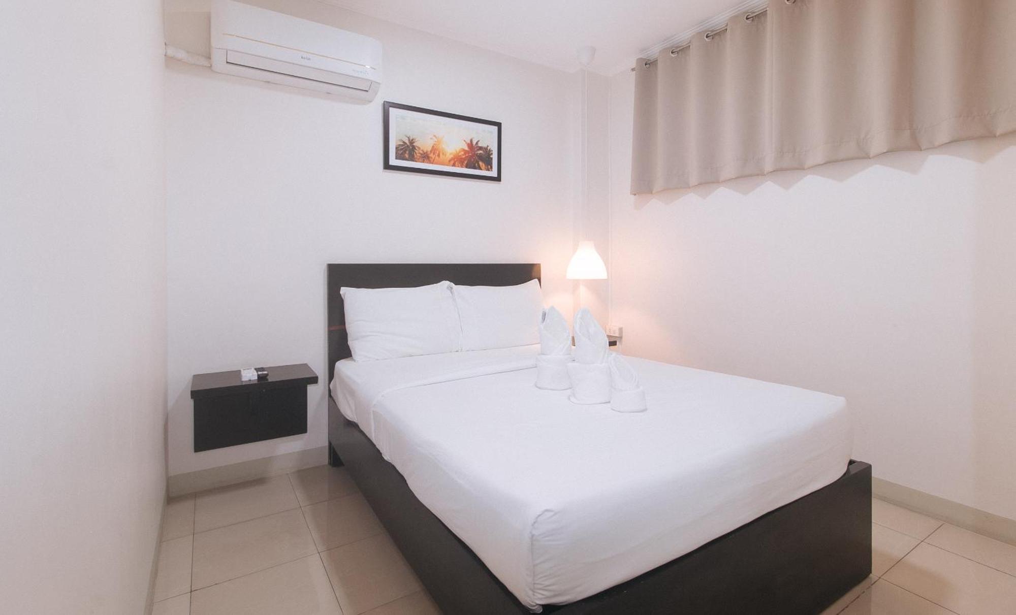 Urbanview At Evangelista Street Makati Макати Экстерьер фото